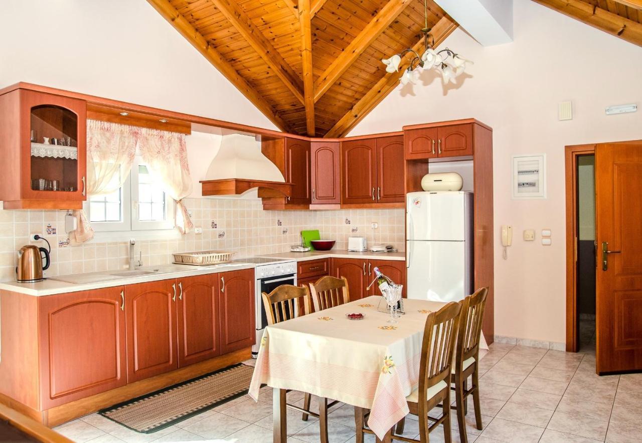 Primrose Apartment Аргостолион Екстериор снимка